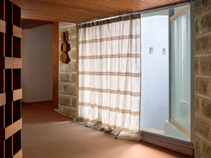 Льняная полосатая ткань