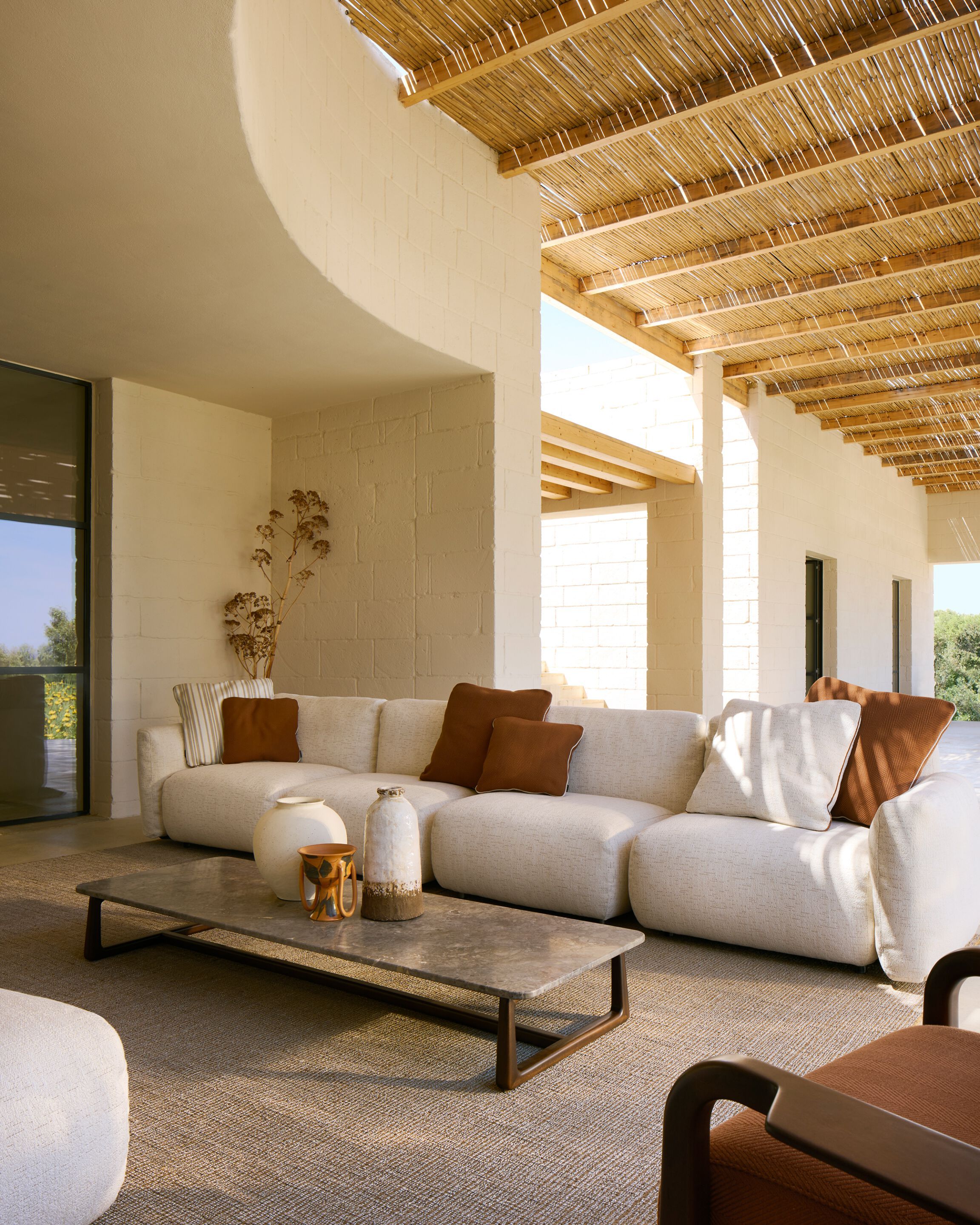 Прямоугольный журнальный столик из натурального камня Exteta Loro Piana Interiors, Стулья Delight от Exteta ARCH-00066377 - Вид №5