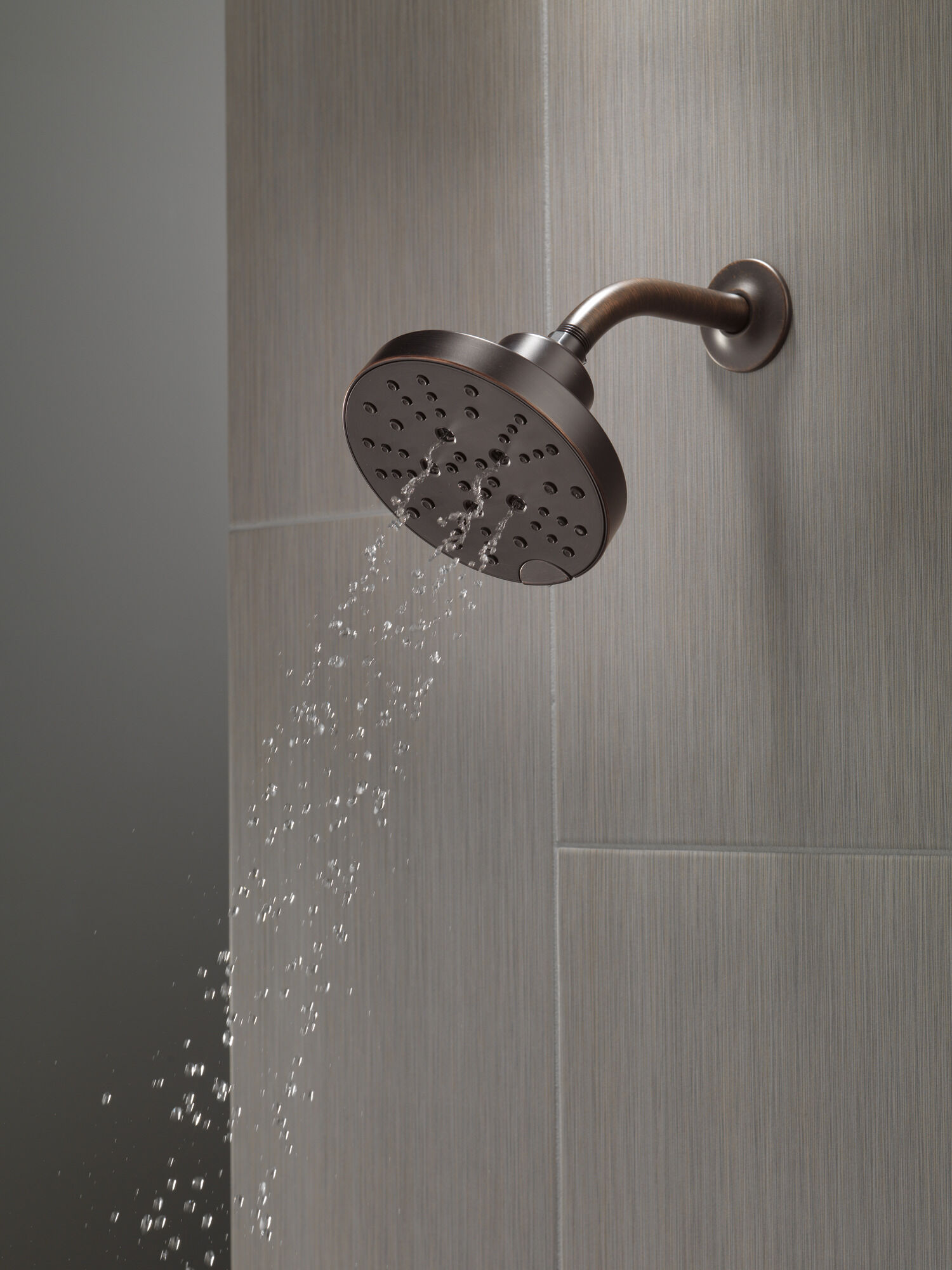52668-RB H2Okinetic® Современная душевая лейка Raincan с 5 настройками Delta Faucet Universal Showering Венецианская бронза  - Вид №7