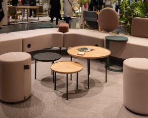 Круглый журнальный столик из ясеня