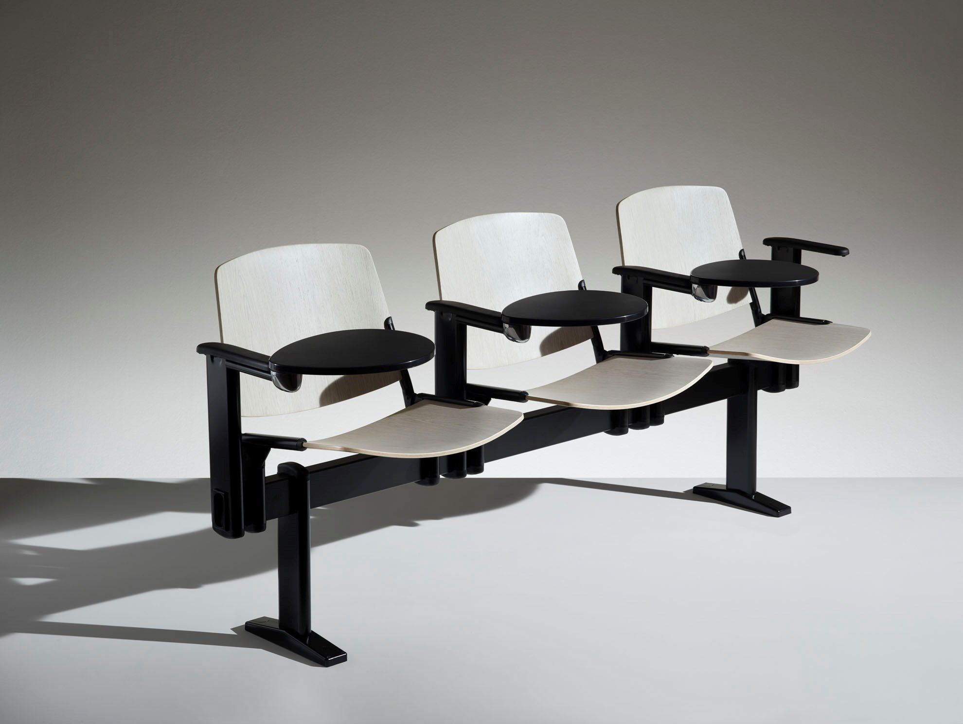 Сиденье на деревянном брусе с подлокотниками с опрокидыванием LAMM New Modulamm ARCH-00022810 - Вид №1