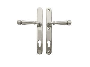 Металлическая ручка на пластине