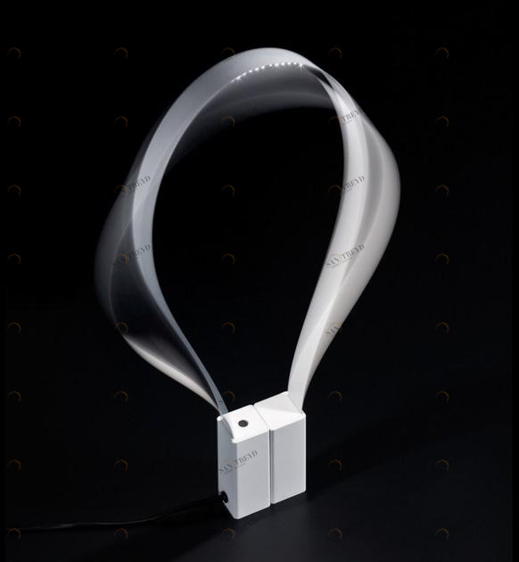 Martinelli Luce Гибкая настольная лампа из алюминия и смолы  823 