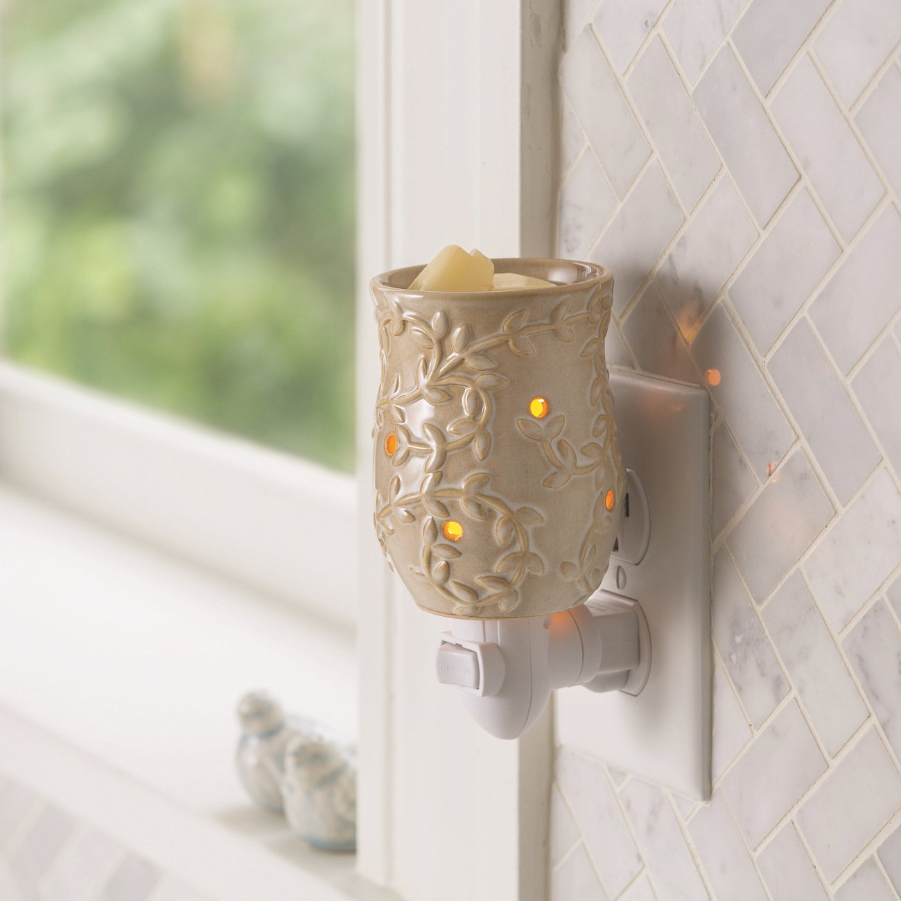 Аромасветильник розеточный "Виноградная лоза" бежевый CANDLE WARMERS  268159 Бежевый  - Вид №1