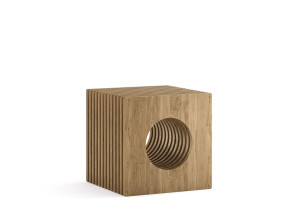 Квадратный уличный журнальный столик в iroko