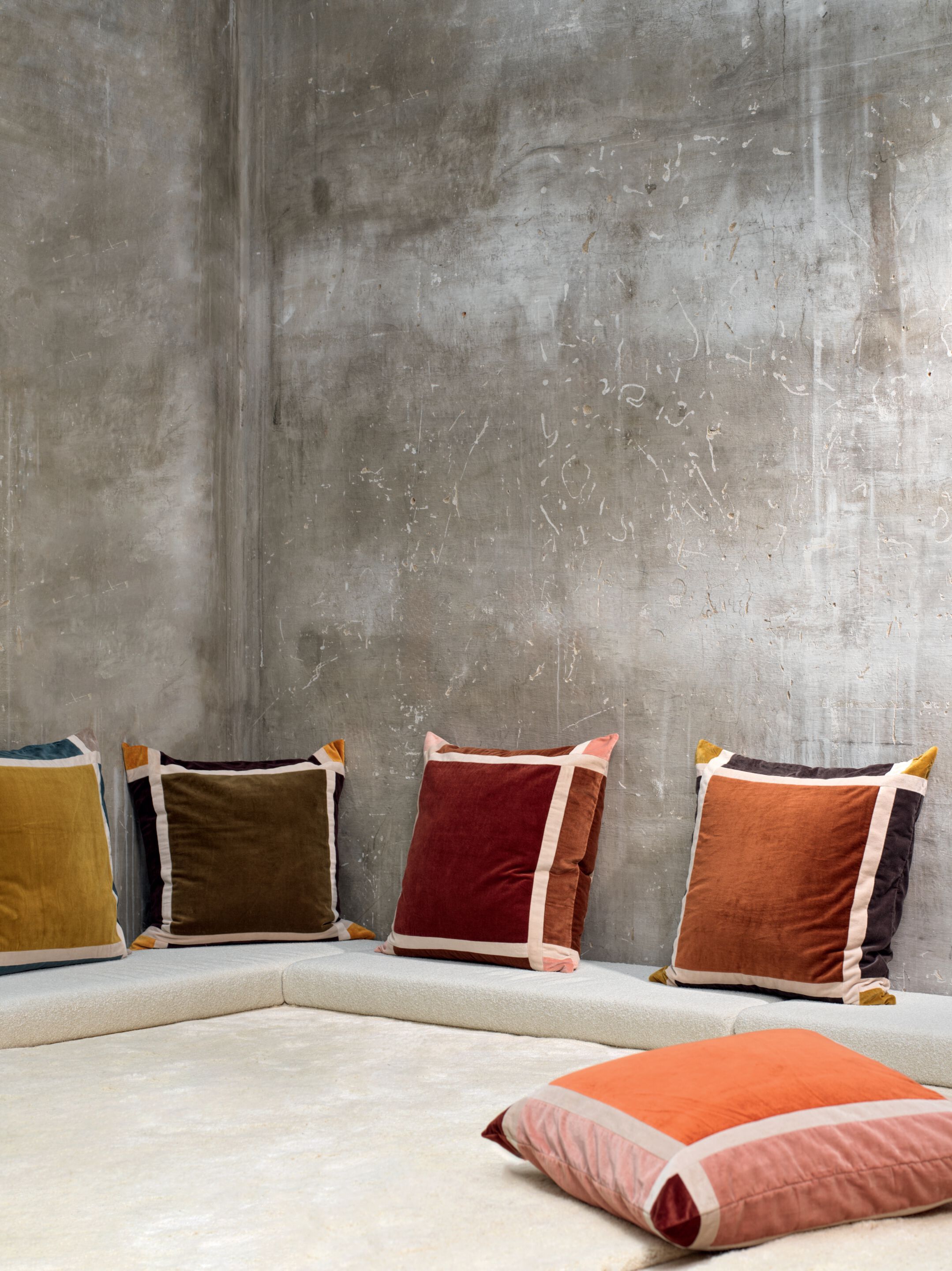 Квадратная подушка из бархата с геометрическим рисунком Élitis MELIE ARCH-00123728