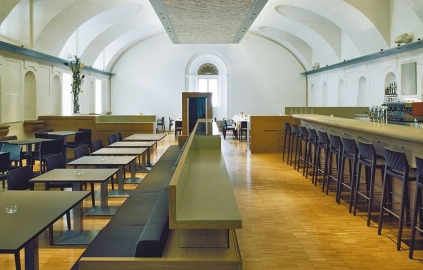 Andreu World Высокий табурет из дуба с подставкой для ног и спинкой Valeria Bq7514-bq7523 - Вид №4