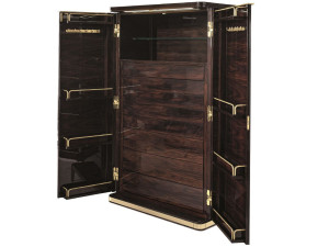 Деревянный комод