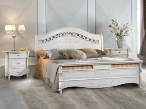 Деревянная тумбочка с ящиками