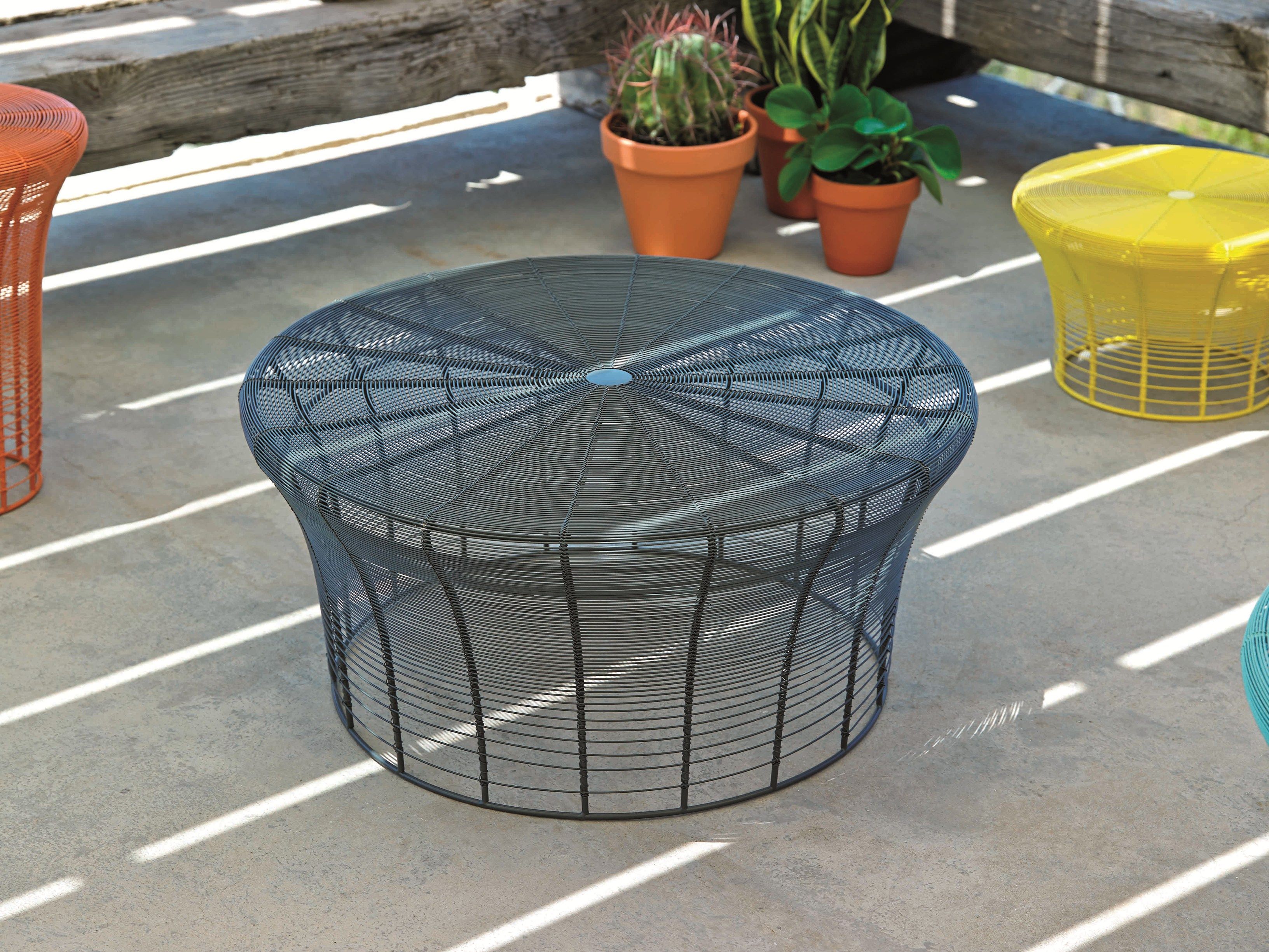 Железный круглый низкий журнальный столик GAN ARCH-00135191 - Вид №1