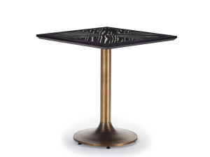 Квадратный стол из дерева и металла