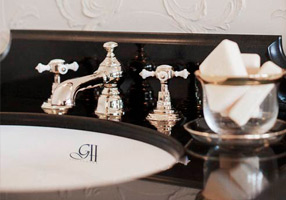 Gentry Home Смеситель для раковины от центра к центру 2 отверстия под смеситель 200 мм Chelsea Темное золото GH101999 - Вид №1