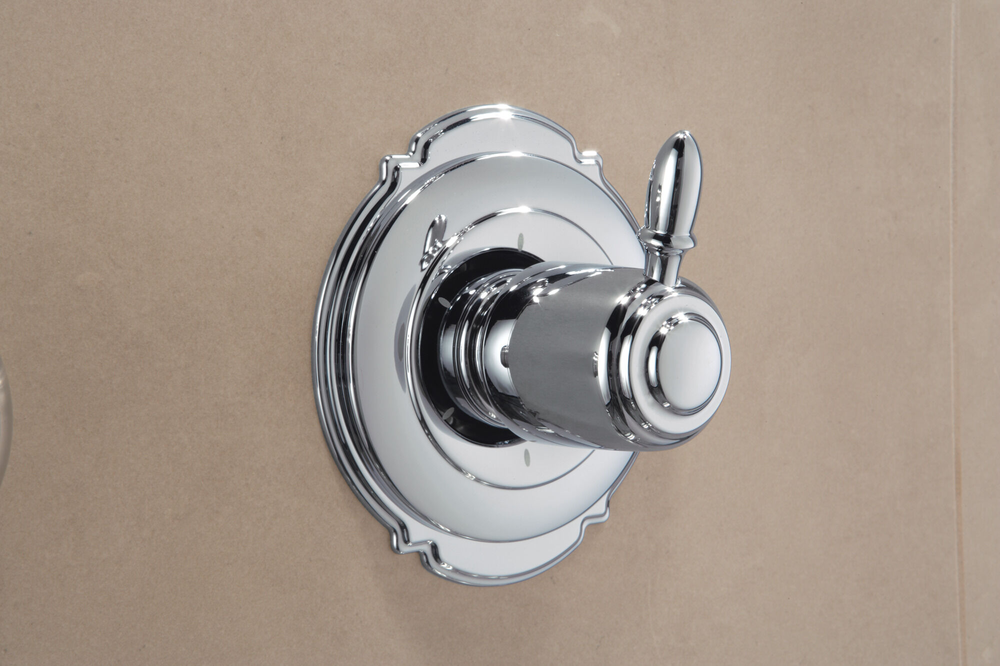 T11955 3-портовая переключающая накладка с 6 позициями Delta Faucet Victorian Хром - Вид №1