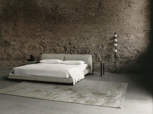 Двуспальная кровать из ткани