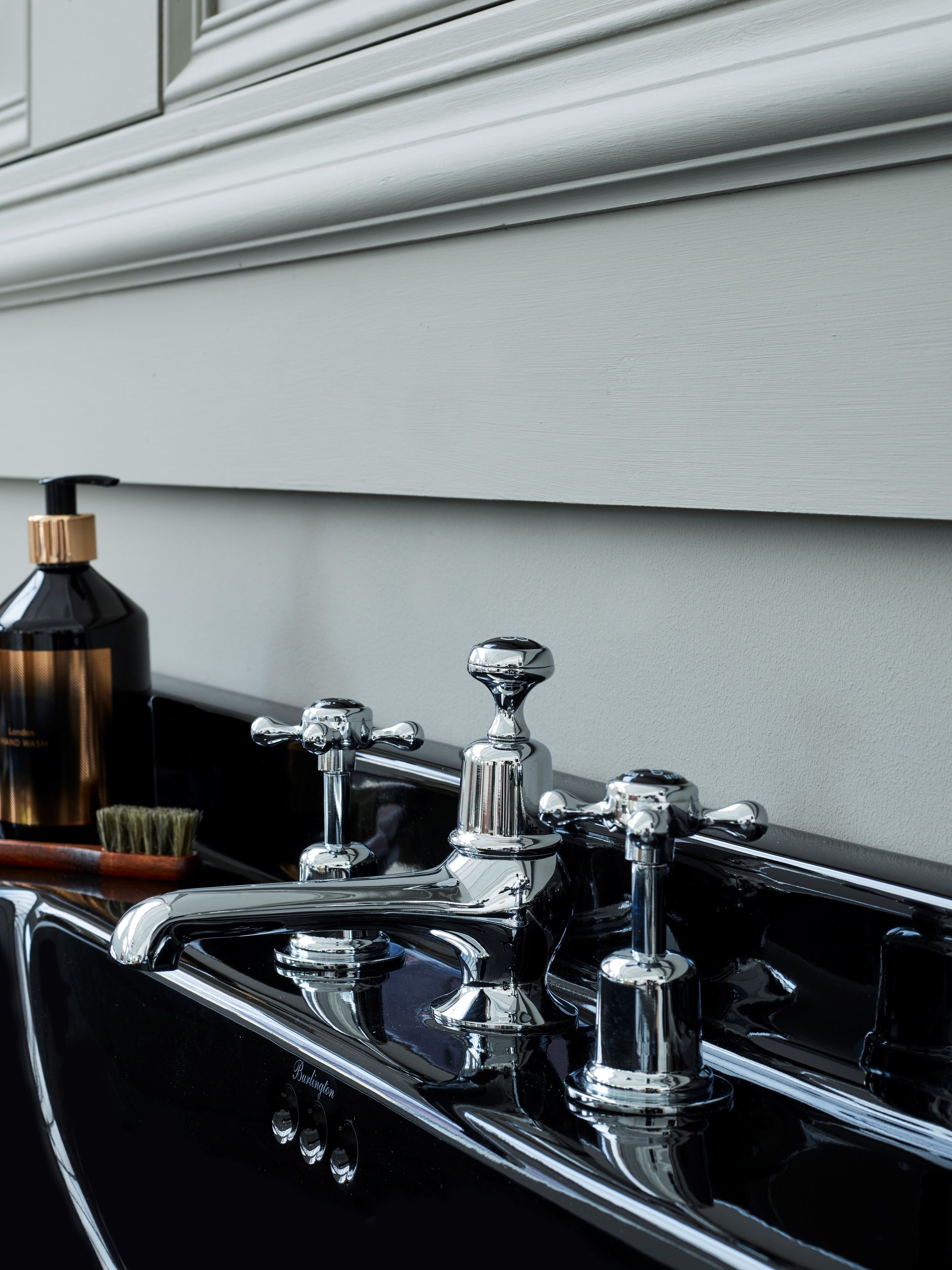 Умывальник с консольным окном с держателем для полотенец Burlington Эдвардианская ARCH-00100651 - Вид №7