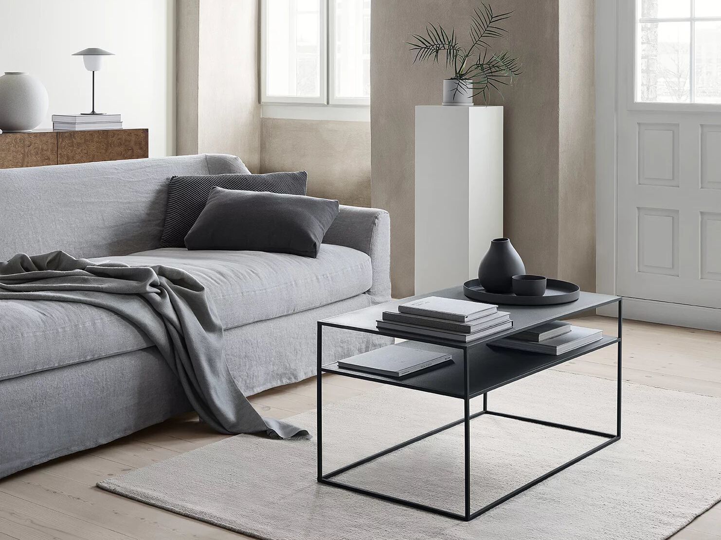 Стальной журнальный столик с порошковым покрытием с отсеком для хранения blomus Fera ARCH-00071107 - Вид №2