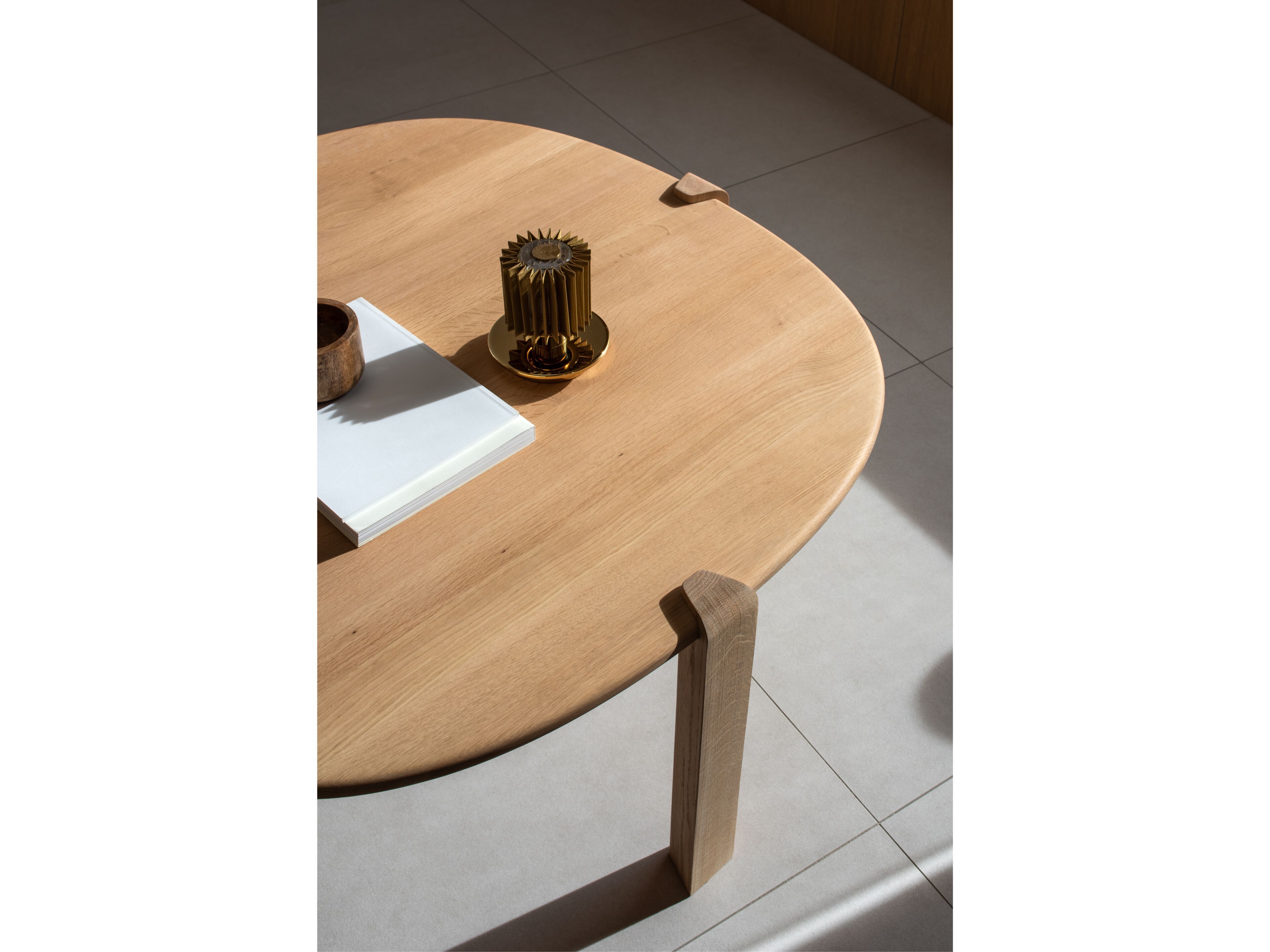 Круглый журнальный столик из дуба Gazzda KULIN ARCH-00066041 - Вид №8