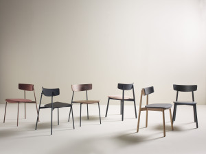 Дубовый стул с открытой спинкой