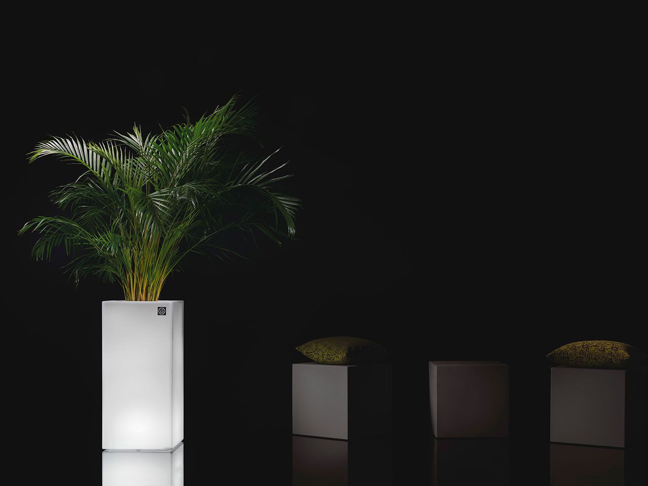 Высокий светящийся садовый горшок из полиэтилена Lyxo Design LOTO ARCH-00151286 - Вид №1