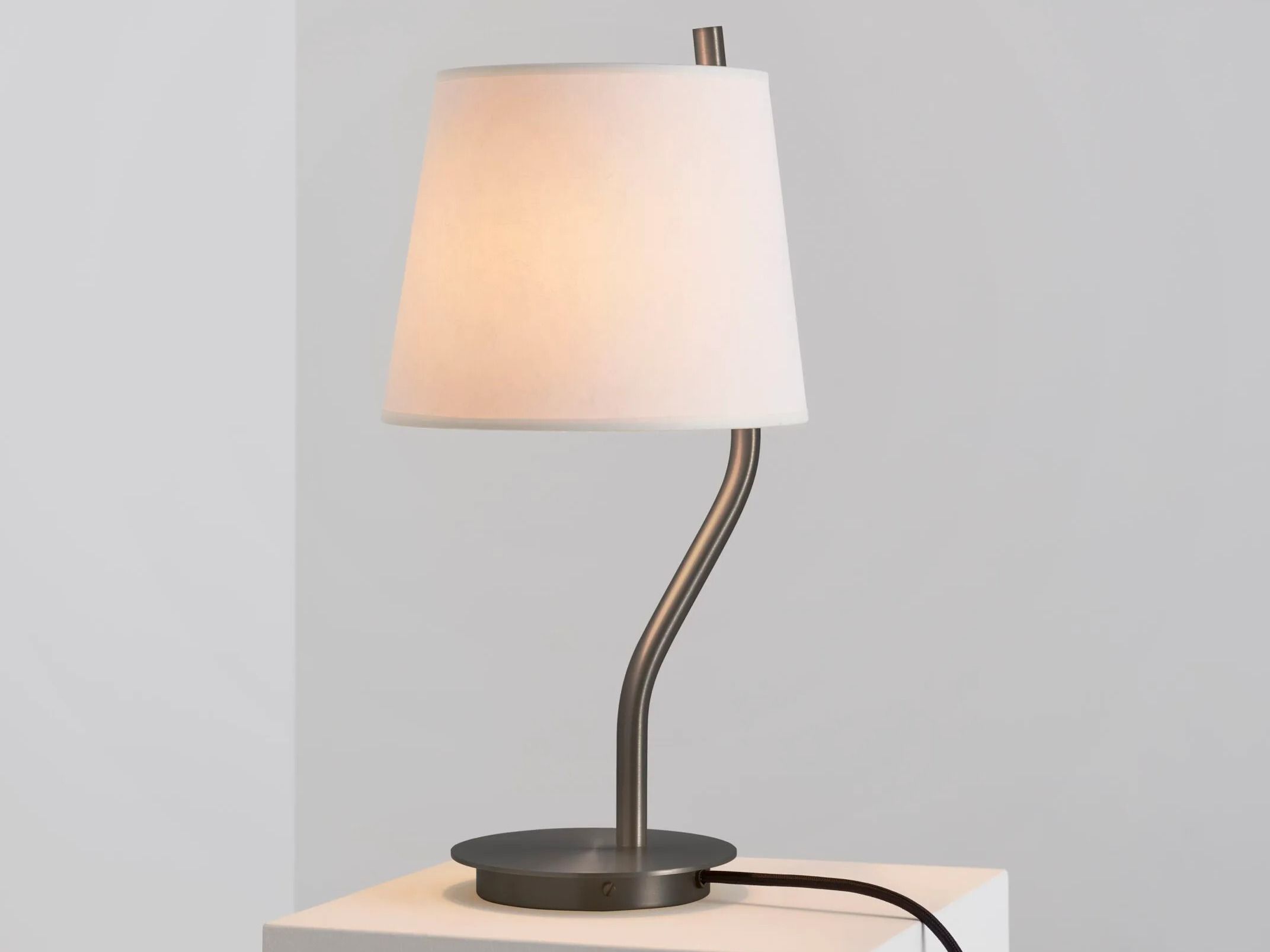 Латунная настольная лампа CVL Luminaires Couture ARCH-00066450 - Вид №2