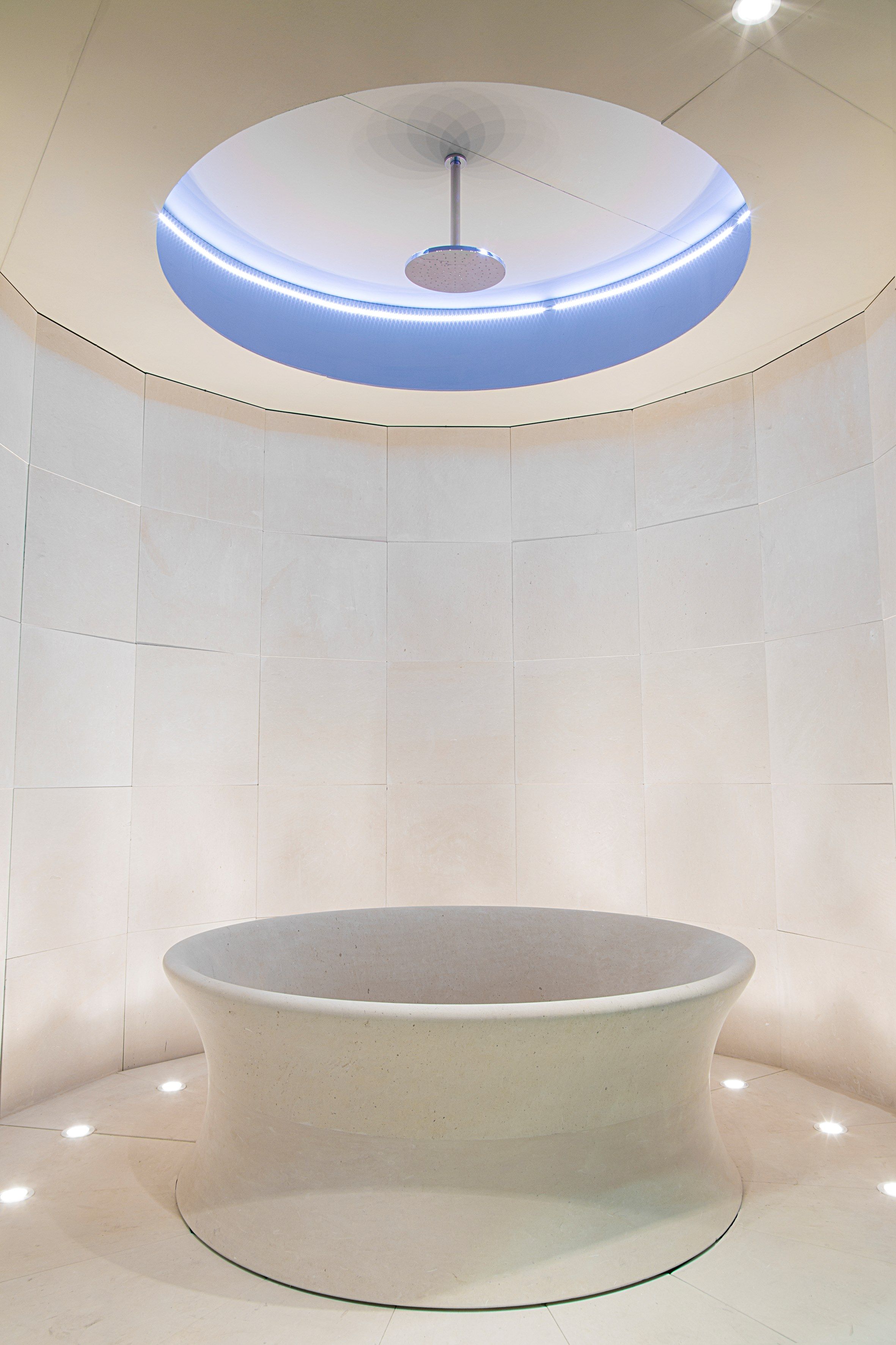 Ванна в центре комнаты из камня Лечче PIMAR V32 ARCH-00077949