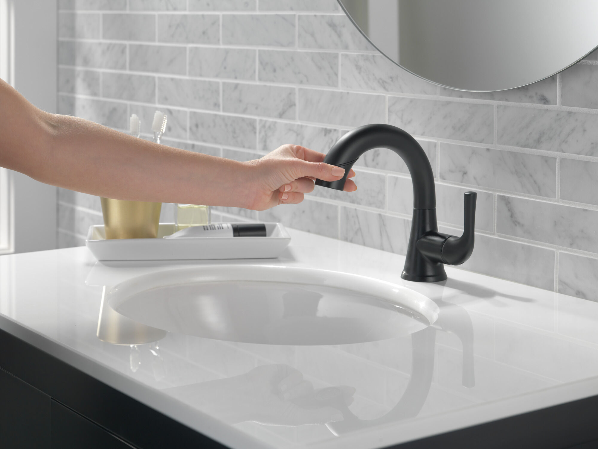 533LF-BLPDMPU Выдвижной смеситель для ванной с одной ручкой Delta Faucet Kayra Матовый черный - Вид №5