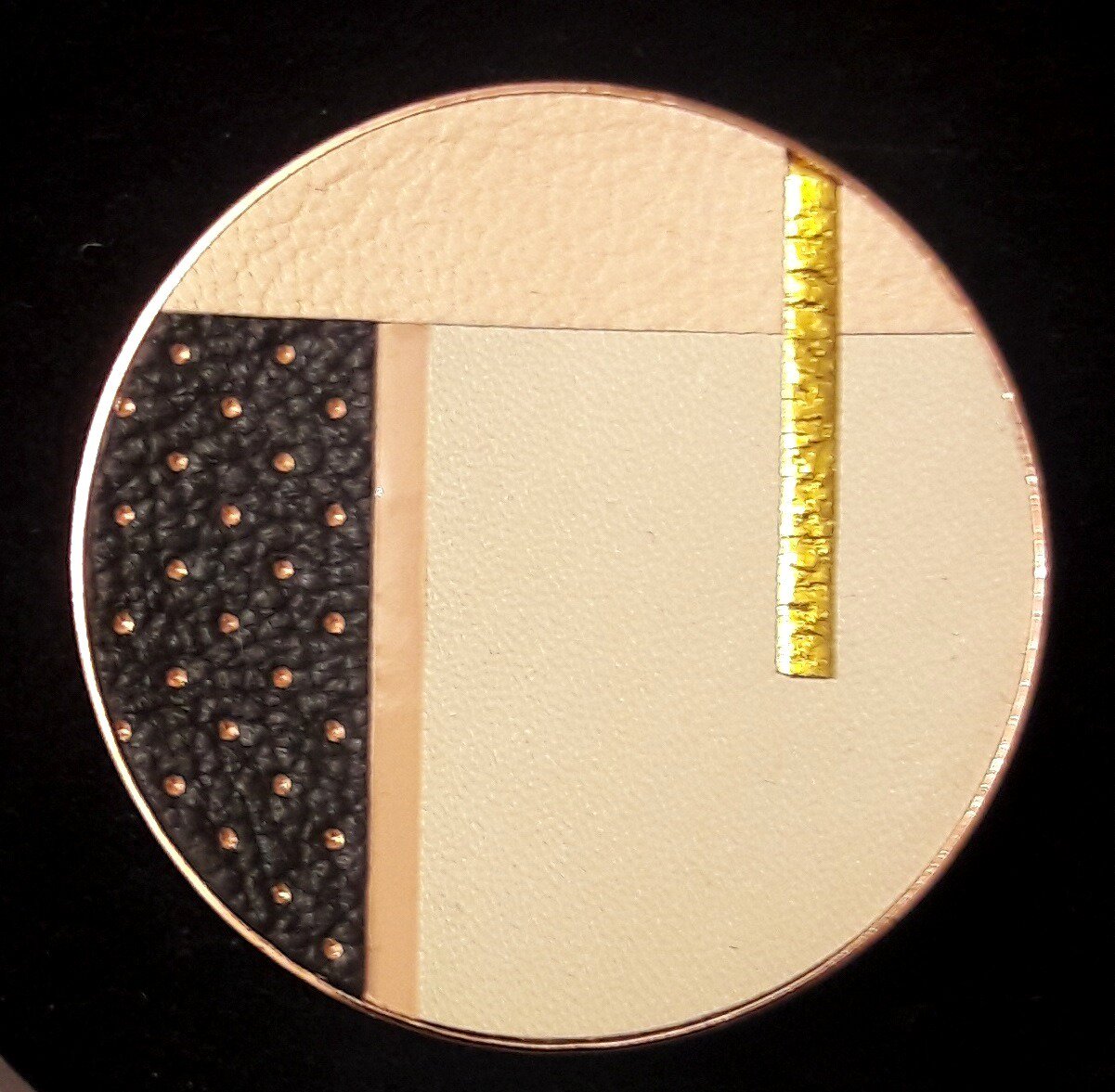 FL50 Брошь, кожа, латунь, позолота Flowersforzoe Santreyd 