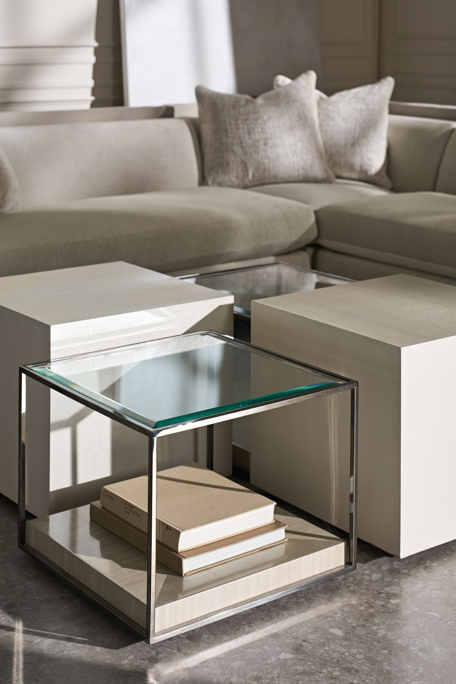 Модульный квадратный журнальный столик из искусственной кожи Caracole SOLID GROUND ARCH-00098312 - Вид №3