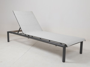 Шезлонг с откидной спинкой