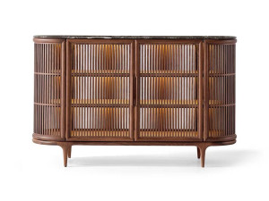 Шкаф из грецкого ореха со встроенным освещением