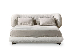 Двуспальная деревянная мягкая кровать