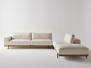 Секционный тканевый диван на основе массива дерева