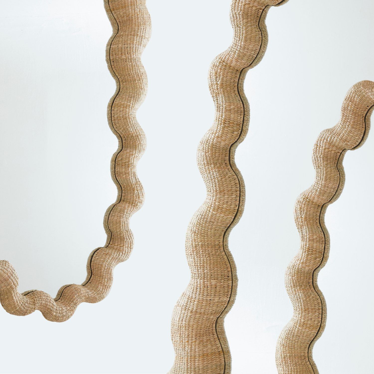 Напольное зеркало с рамкой из стекловолокна Movimento Gallery Joy Valdez ARCH-00101116 - Вид №2