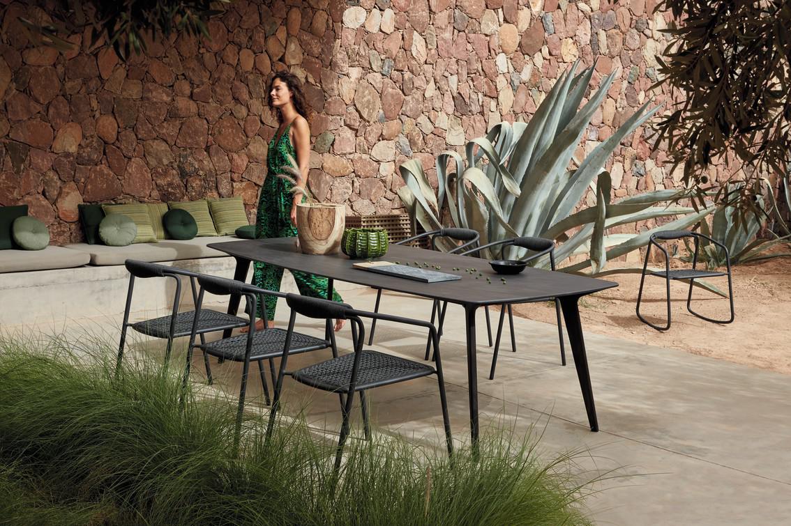 MNST981 Обеденный стол teak nero ⌀100см Manutti Torsa - Вид №3