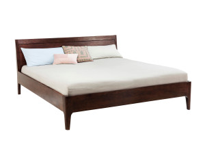 Двуспальная кровать из массива дерева