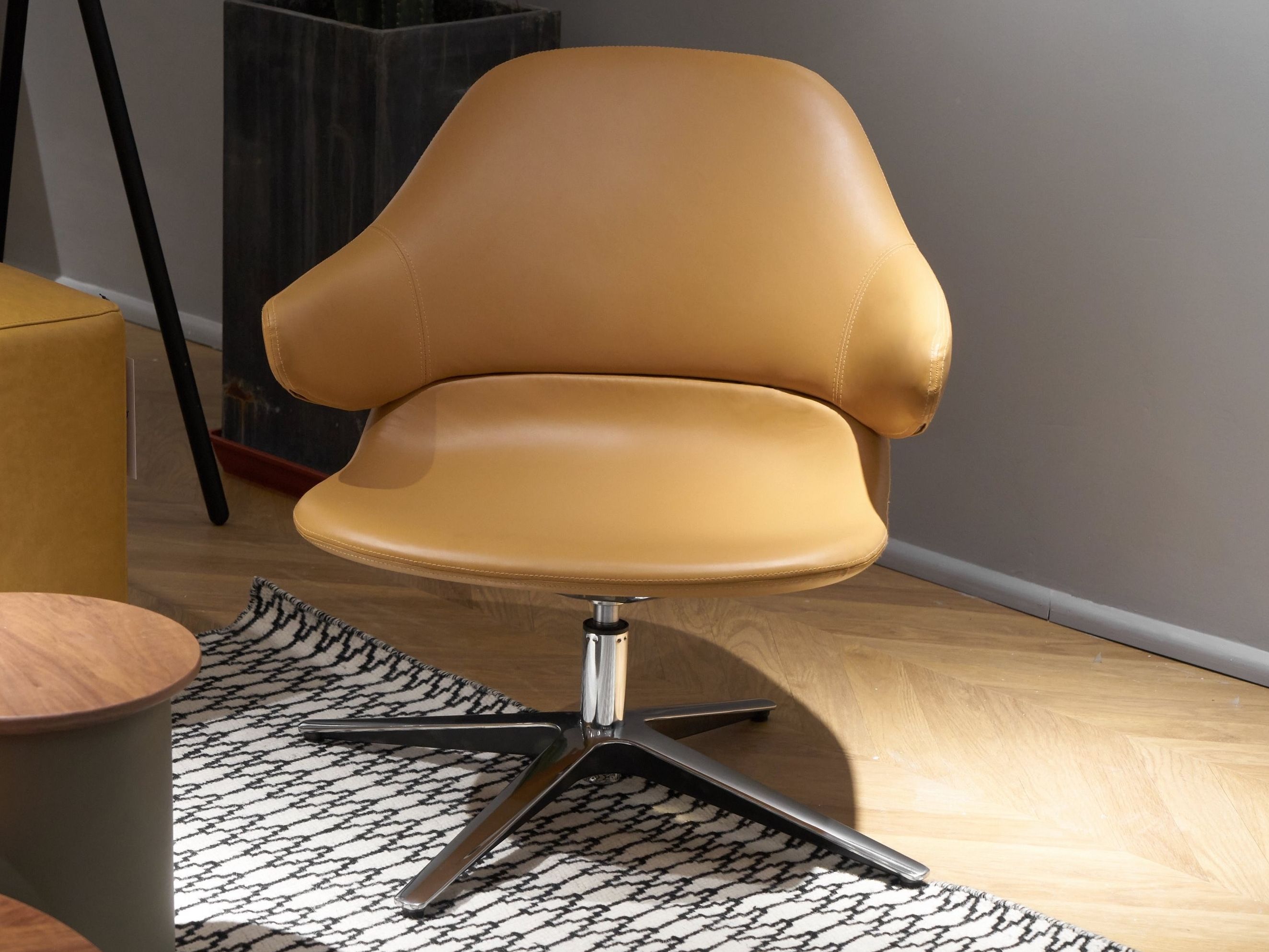 Кожаный спиц поворотный стул с подлокотниками Grado Design ARCH-00145371