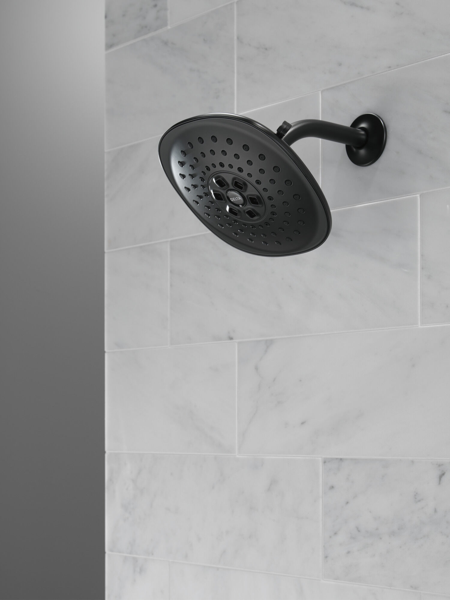 H2Okinetic (R) 3-х позиционная душевая лейка Raincan Delta Faucet 52686-BL - Вид №4