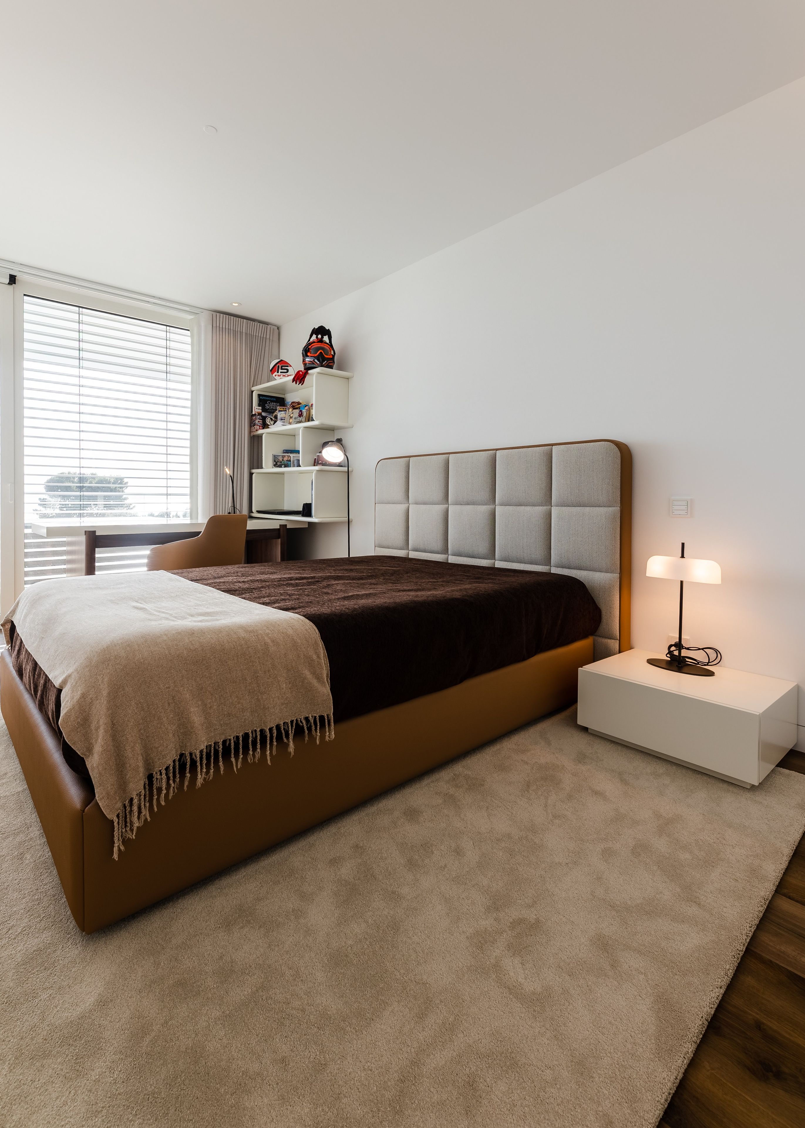 Бархатная двуспальная кровать с мягким изголовьем Stylish Club Мадрид ARCH-00147357 - Вид №10