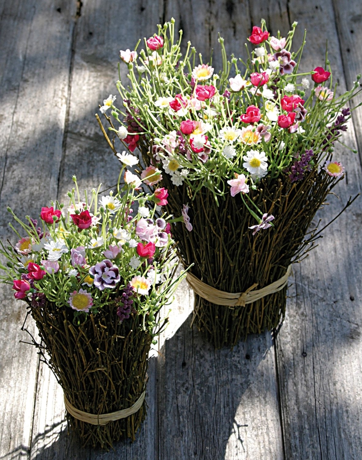 5708 001 a3 Композиция из искусственных цветов с ротангом, 28 см, разноцветная H-andreas  - Вид №3