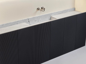 Подвесной прямоугольный умывальник из каррарского мрамора с столешницей