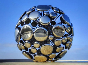 Стеклянная скульптура