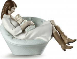 10669122 LLADRO Фигурка Lladro "В маминых объятьях" 30х22см Фарфор