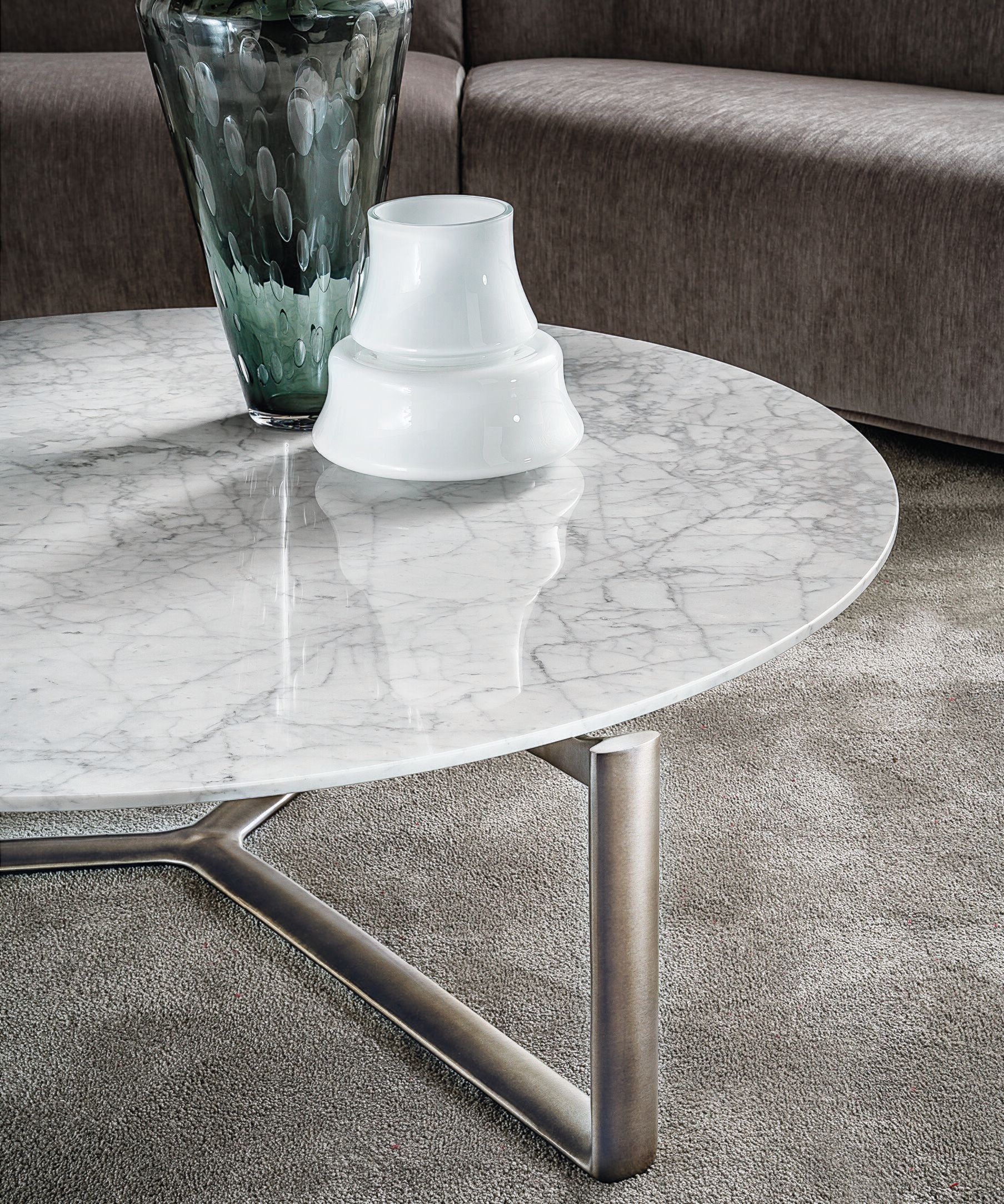 Мраморный круглый низкий журнальный столик с металлическим каркасом Casamilano Arne ARCH-00094441