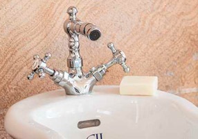 Gentry Home Центр смесителя для раковины до центра два отверстия под смеситель мм Antique Розовое золото GH102462 - Вид №1