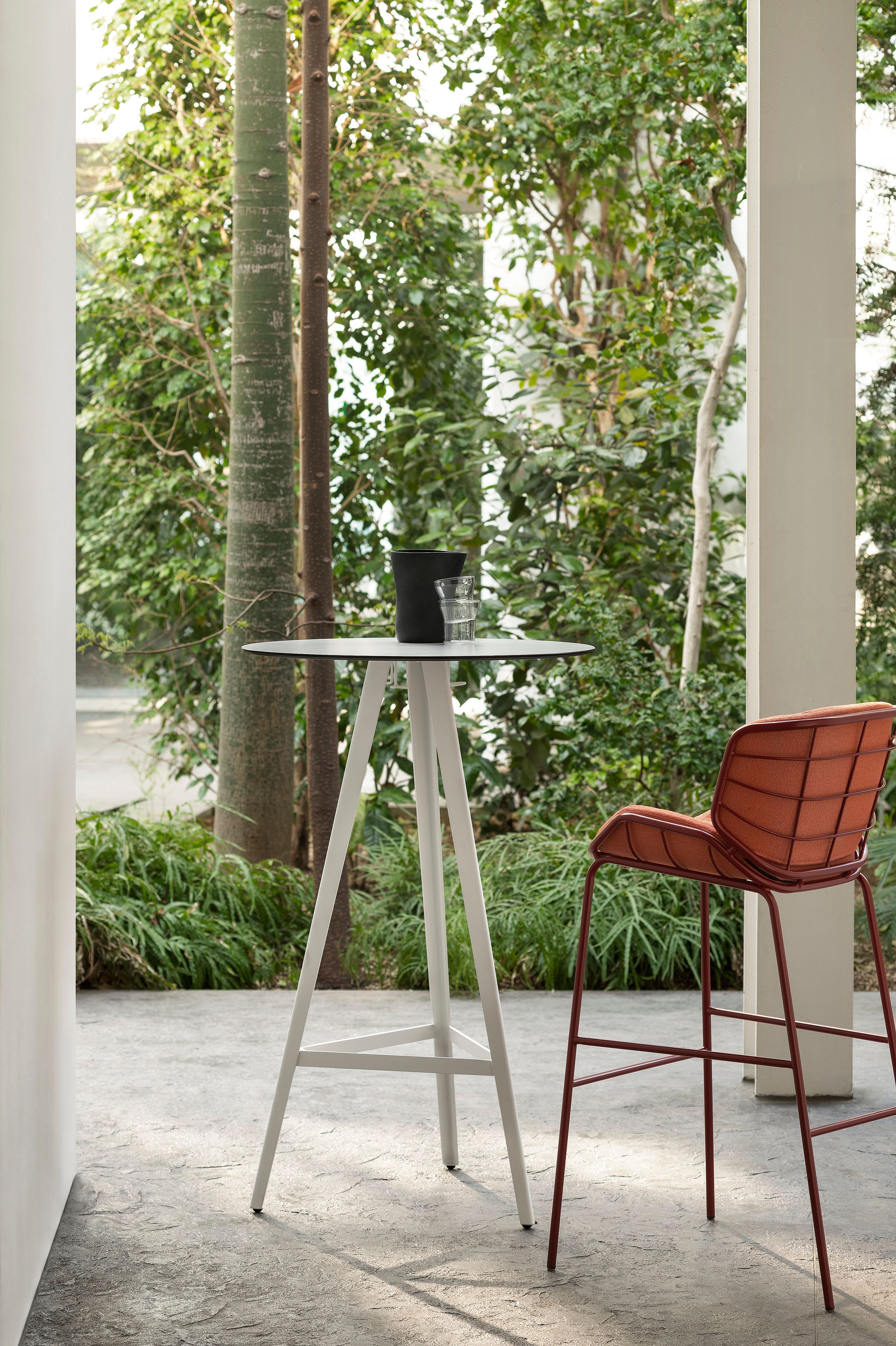 Металлический мягкий табурет с подставкой для ног со спинкой TrabA' Кожа ARCH-00045469 - Вид №9