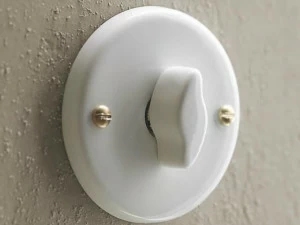 Aldo Bernardi Переключатель