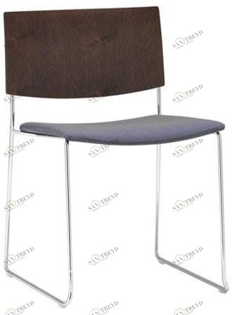 Andreu World Стул из дуба, штабелируемый салазками, со встроенной подушкой Sit Si1207