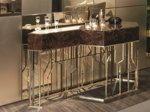 Деревянная консоль с ящиками