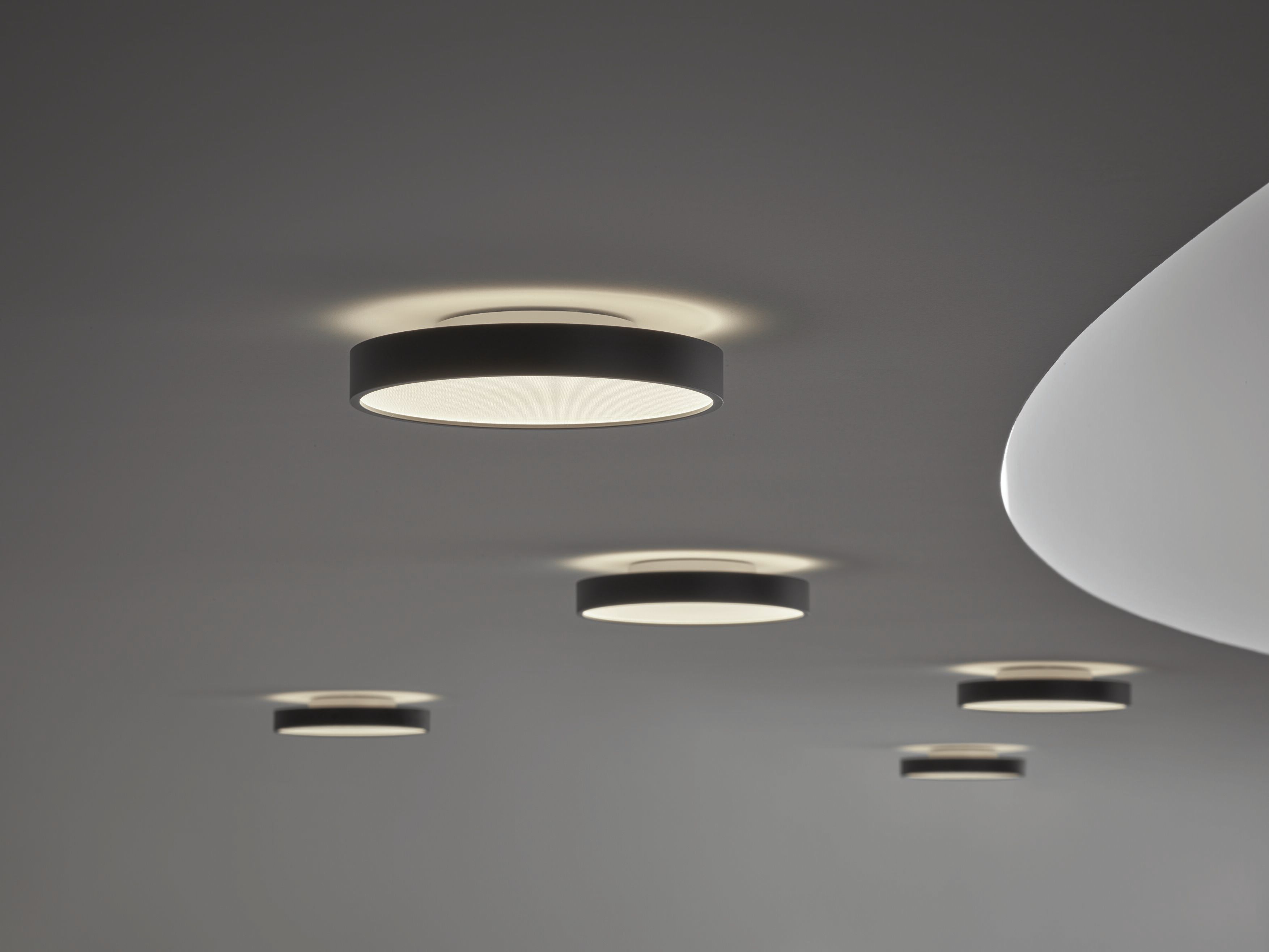 Алюминиевый светодиодный потолочный светильник serien.lighting SLICE2 PI ARCH-00143733 - Вид №3