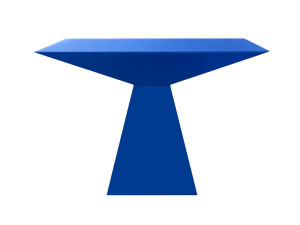 Деревянный обеденный стол